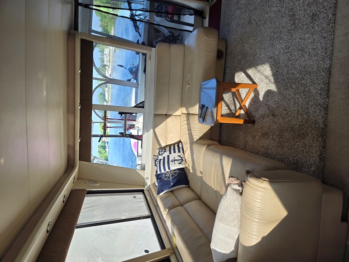 1999 Bayliner 4788 pilot house Photo 8 of 16