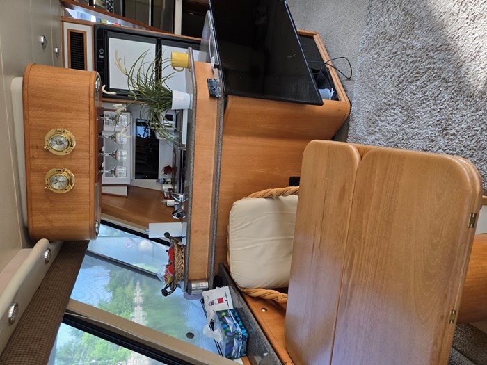 1999 Bayliner 4788 pilot house Photo 12 of 16