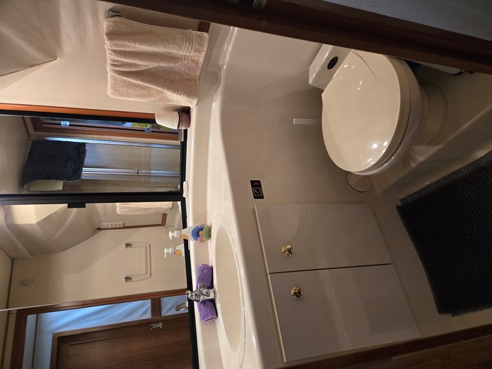 1999 Bayliner 4788 pilot house Photo 13 of 16