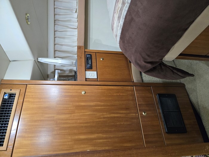 1999 Bayliner 4788 pilot house Photo 15 of 16