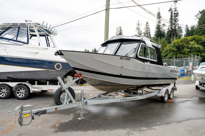 2019 KingFisher 2425 Escape HT Photo 5 of 41