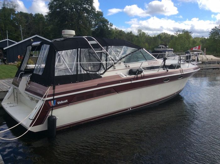 1989 Wellcraft St. Tropez 3200 Express Cruiser Photo 1 of 9