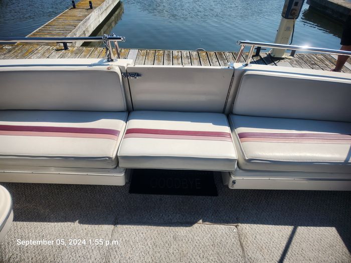 1989 Wellcraft St. Tropez 3200 Express Cruiser Photo 3 of 9