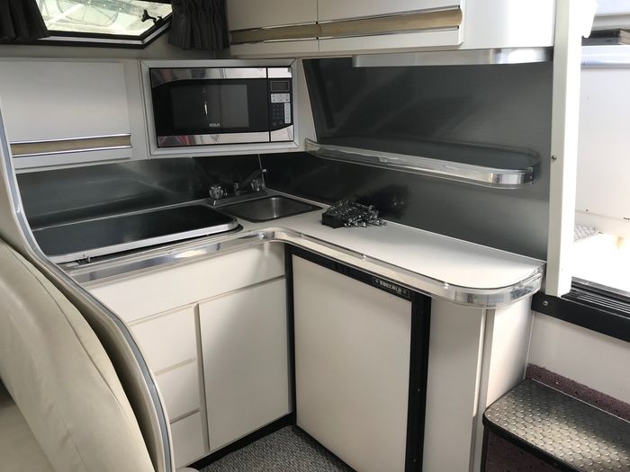 1989 Wellcraft St. Tropez 3200 Express Cruiser Photo 6 of 9
