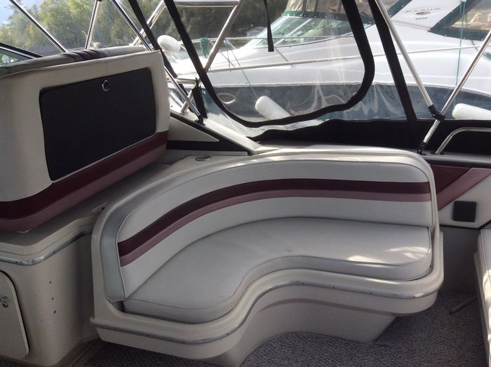 1989 Wellcraft St. Tropez 3200 Express Cruiser Photo 4 of 9