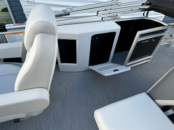 2025 Godfrey Pontoons 2086CSE Photo 6 of 10