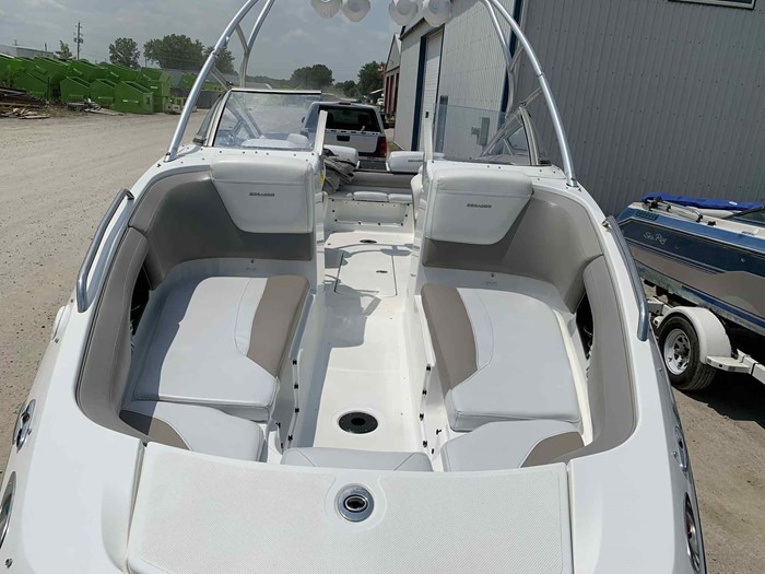 2009 Sea-Doo 230 Challenger SE Photo 4 of 10