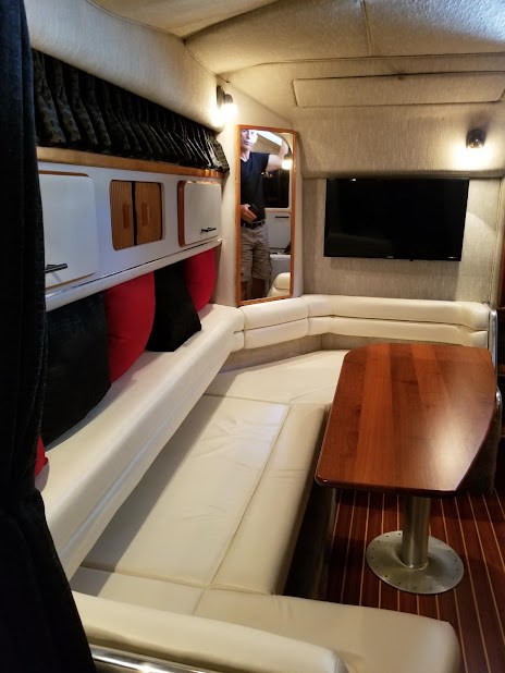1990 Sea Ray Express 310 Photo 6 of 19
