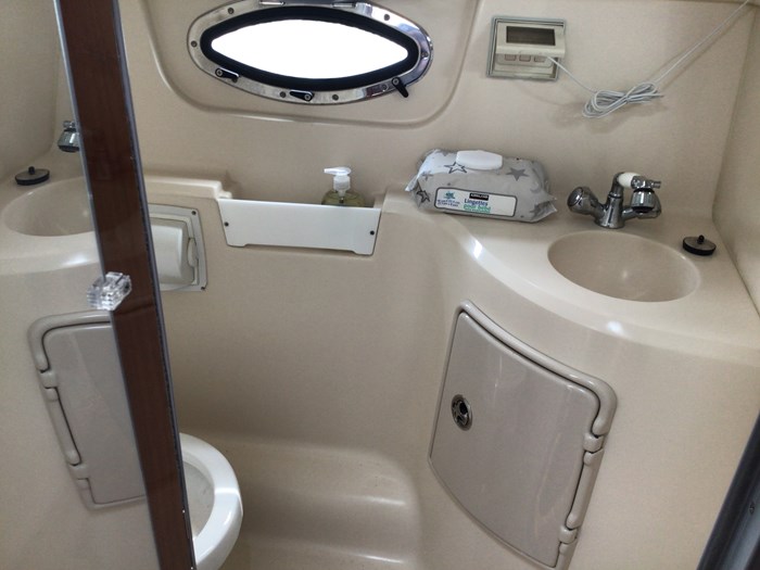 2008 Regal 2565 window express Photo 4 of 14