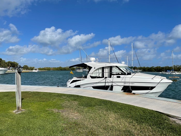 2021 Beneteau Antares 9(27) Photo 1 of 12