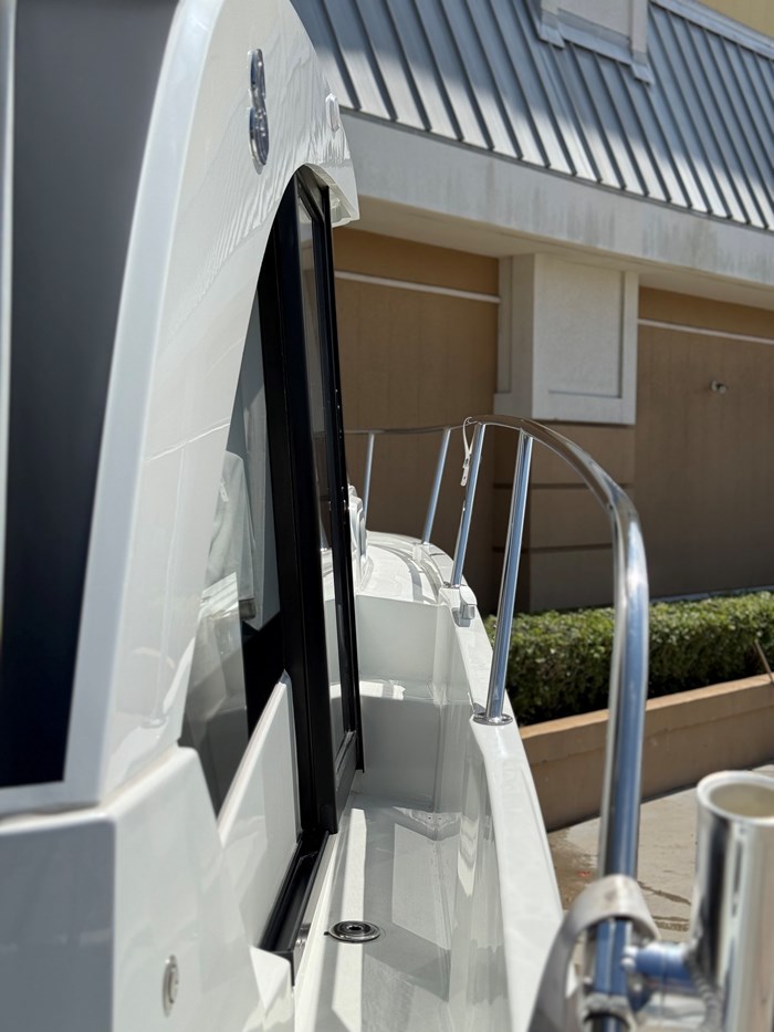 2021 Beneteau Antares 9(27) Photo 7 of 12