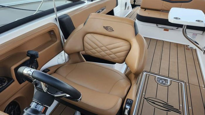 2022 Chaparral 307 SSX Photo 21 of 39