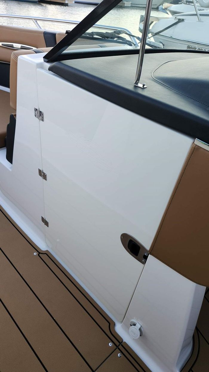 2022 Chaparral 307 SSX Photo 25 of 39