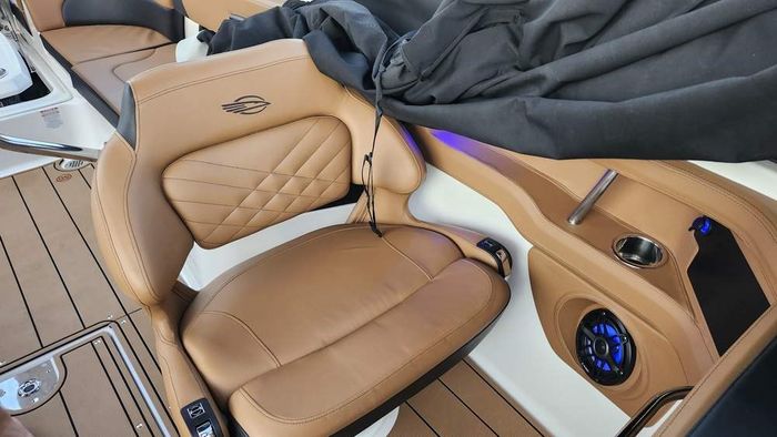 2022 Chaparral 307 SSX Photo 23 of 39