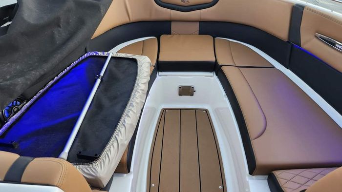 2022 Chaparral 307 SSX Photo 31 of 39