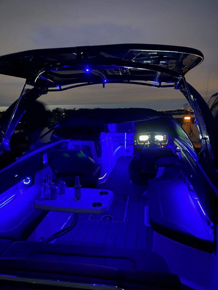 2022 Chaparral 307 SSX Photo 6 of 39