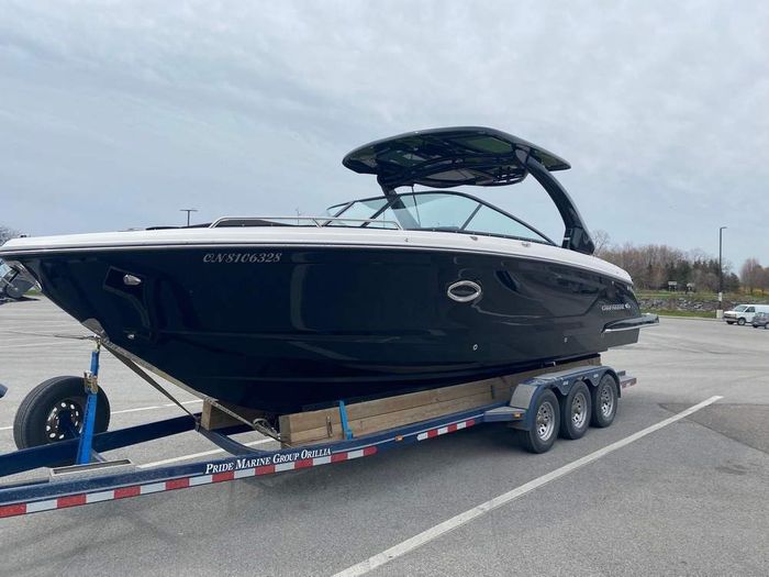 2022 Chaparral 307 SSX Photo 10 of 39