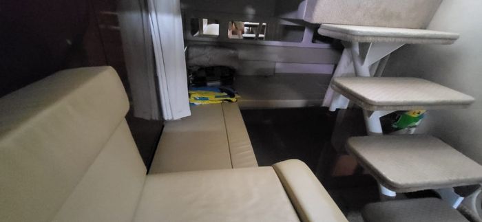 2008 Sea Ray 330 Sundancer MC Photo 18 of 23