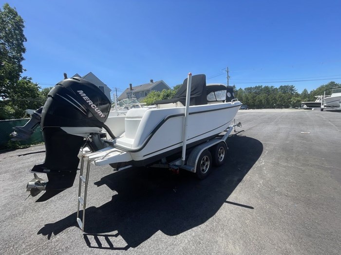 2006 Boston Whaler 210 OUTRAGE Photo 3 sur 11