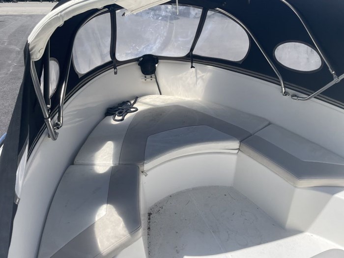 2006 Boston Whaler 210 OUTRAGE Photo 5 sur 11