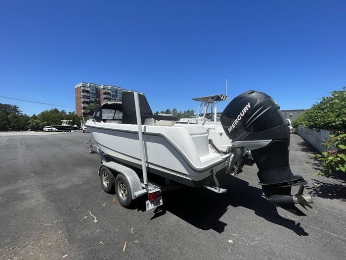 2006 Boston Whaler 210 OUTRAGE Photo 4 sur 11