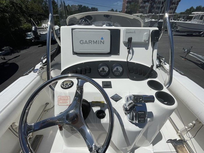 2006 Boston Whaler 210 OUTRAGE Photo 10 sur 11