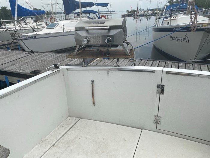 1988 Carver Voyager 28 Photo 6 of 6