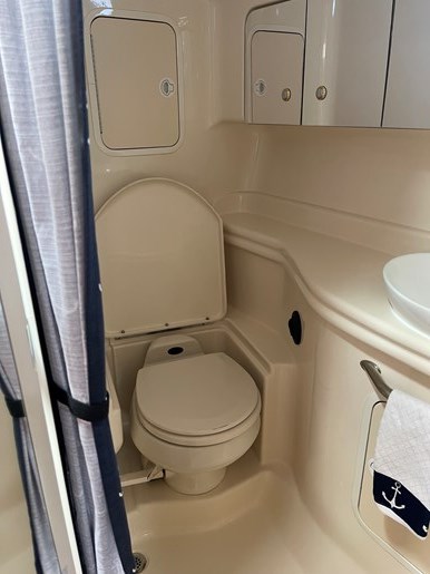 2003 Sea Ray Sundancer 320 Photo 17 of 26