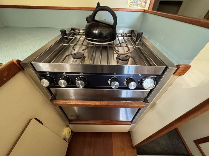 1991 Camano 31 Troll Photo 71 of 88