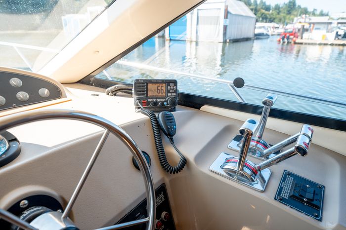 1997 Bayliner 3988 Photo 74 of 93