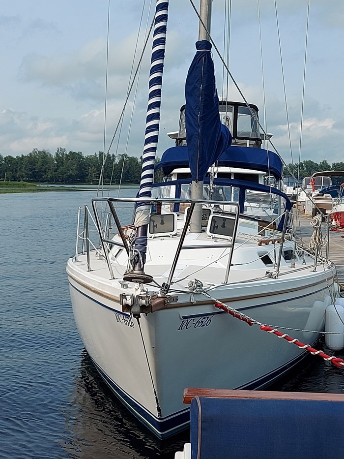 1985 Catalina 30 Tall Rig Photo 2 of 12