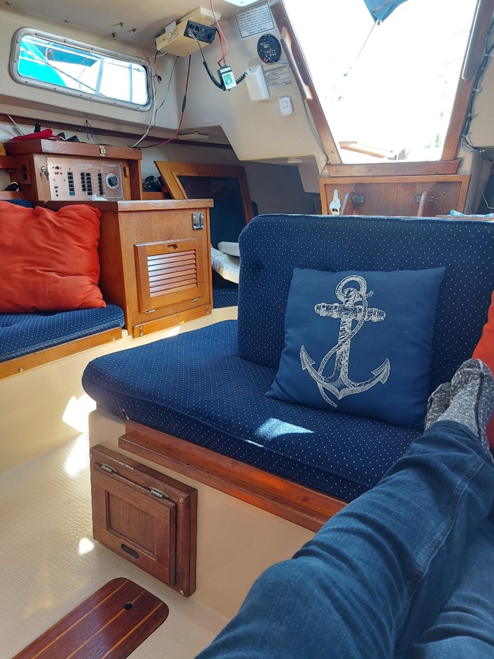 1985 Catalina 30 Tall Rig Photo 4 of 12