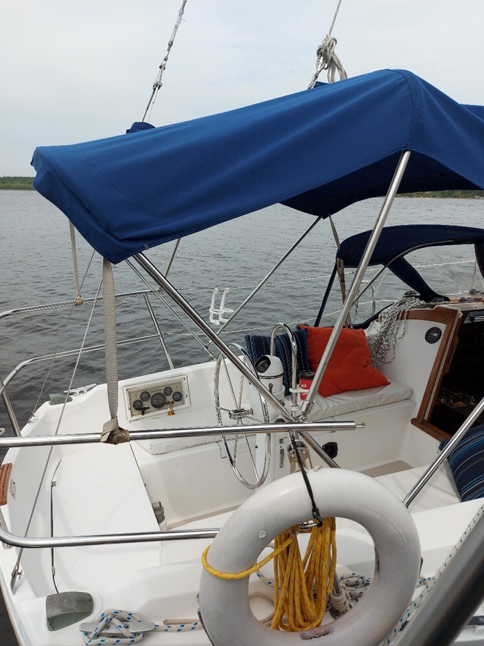 1985 Catalina 30 Tall Rig Photo 6 of 12