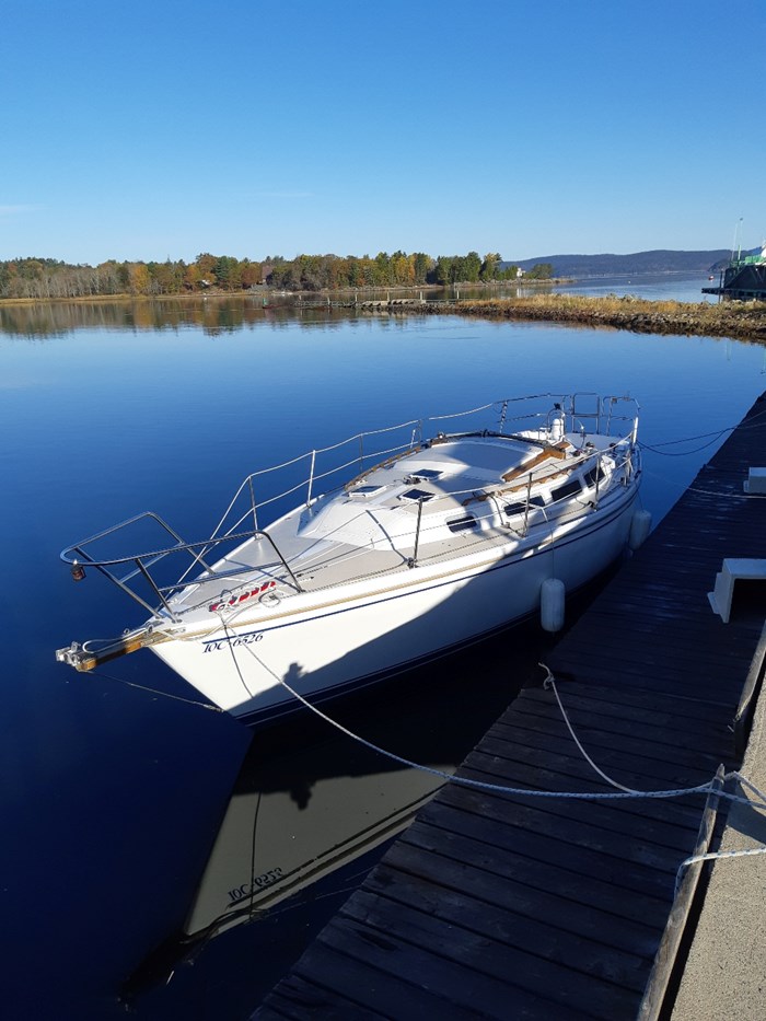 1985 Catalina 30 Tall Rig Photo 7 of 12