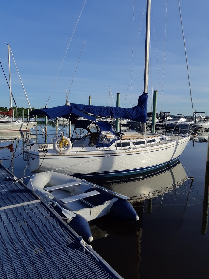 1985 Catalina 30 Tall Rig Photo 11 of 12