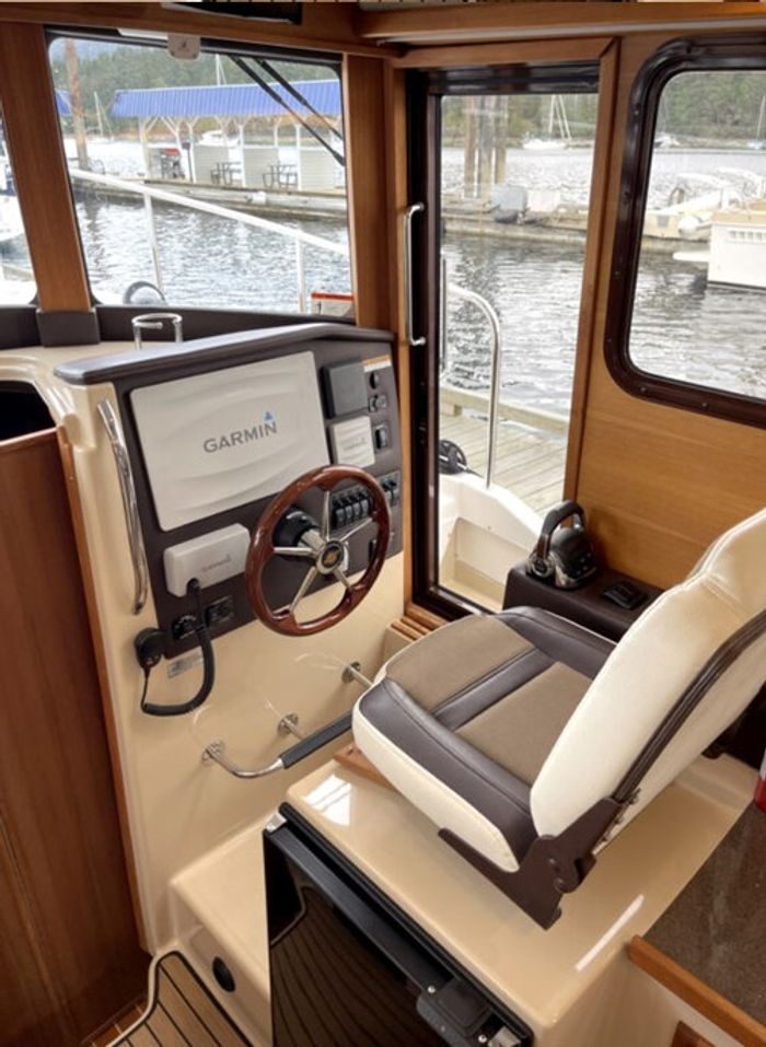 2016 Ranger Tugs 31RCB Photo 8 of 18