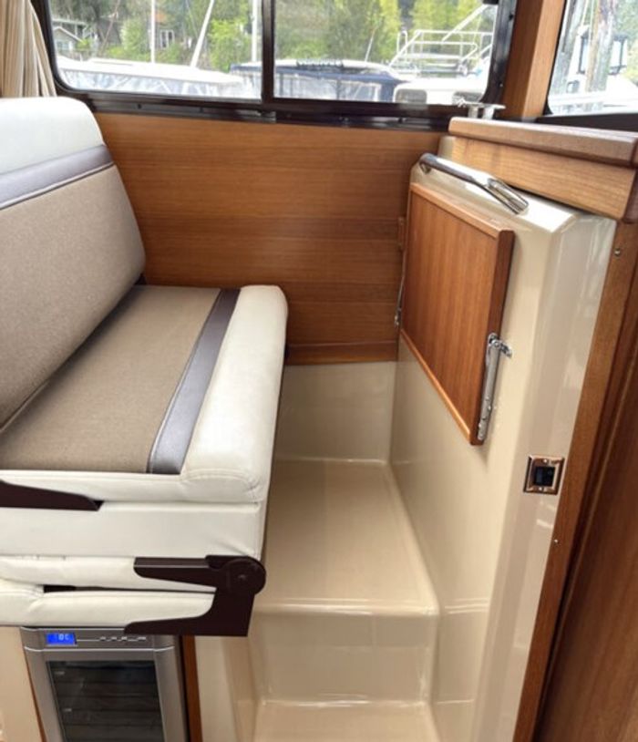 2016 Ranger Tugs 31RCB Photo 11 of 18