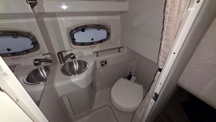 2012 Sea Ray Sundancer 260 Photo 12 of 12