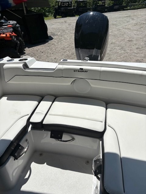 2025 Stingray 172SC Photo 6 of 17