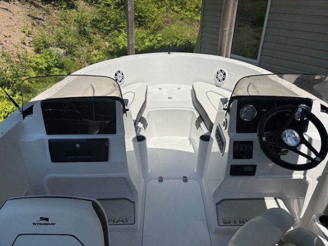 2025 Stingray 172SC Photo 9 of 17