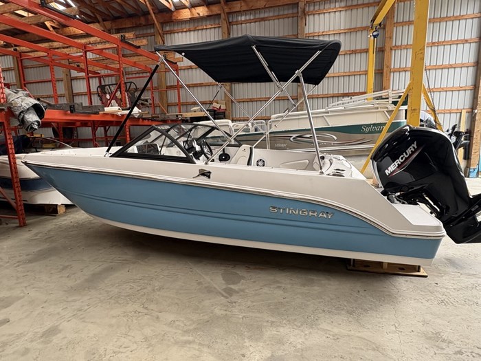 2025 Stingray 172SC Photo 2 of 17