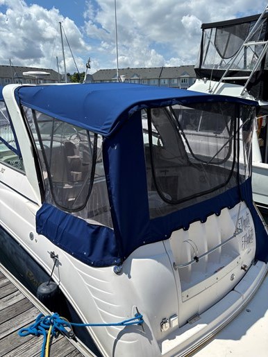 2004 Rinker 312 Photo 2 of 17