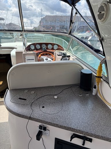 2004 Rinker 312 Photo 11 of 17
