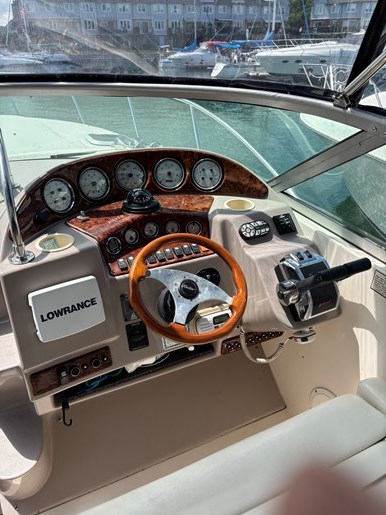 2004 Rinker 312 Photo 13 of 17