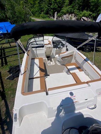 2023 Bayliner VR40B Photo 7 of 10