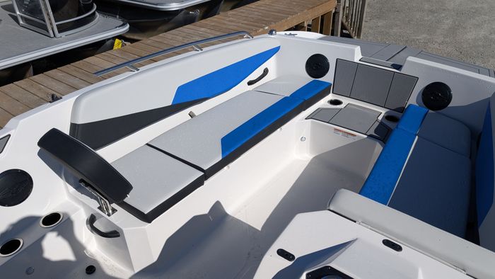 2026 Starcraft SV 16 Side Console Deck Boat Blue Yamaha VF90 VMax Photo 21 sur 29