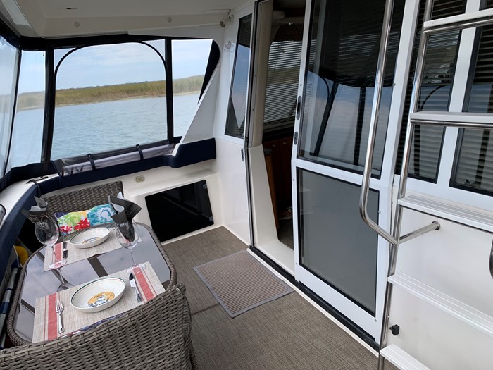 1998 Bayliner 4788  Pilot house Photo 10 of 51
