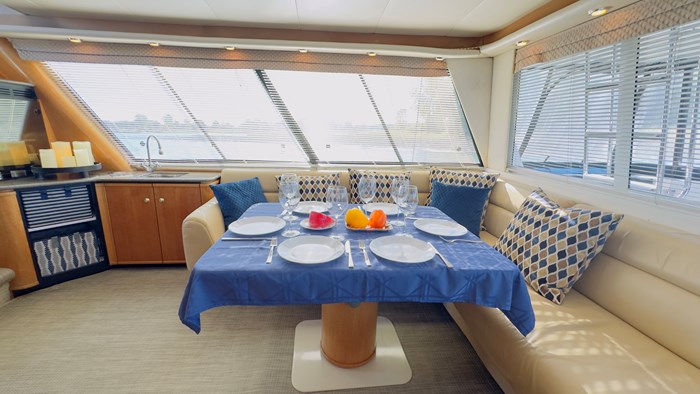 1998 Bayliner 4788  Pilot house Photo 15 of 51
