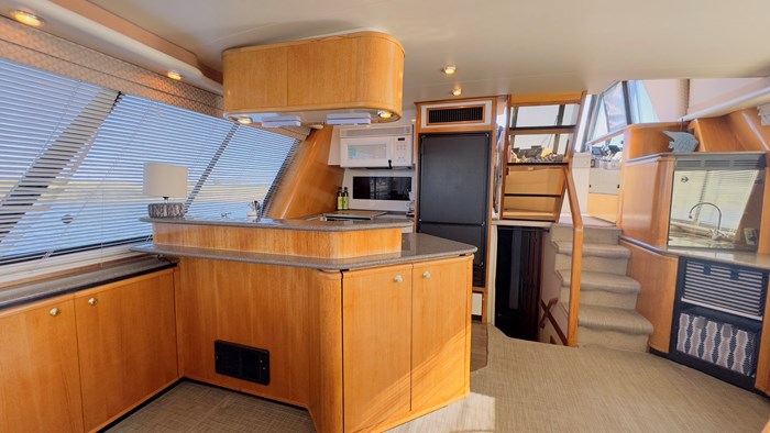 1998 Bayliner 4788  Pilot house Photo 18 of 51