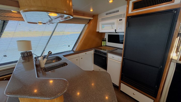 1998 Bayliner 4788  Pilot house Photo 19 of 51
